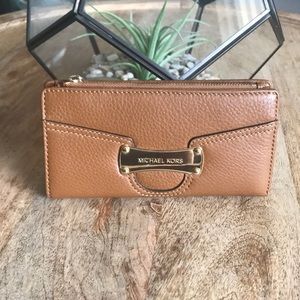 Micheals Kors brown leather wallet